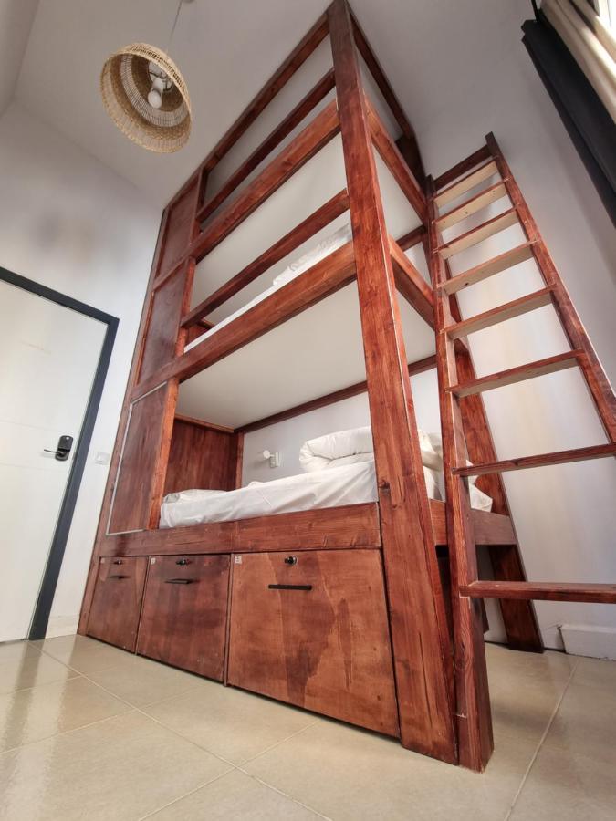 Hostal Compass House *