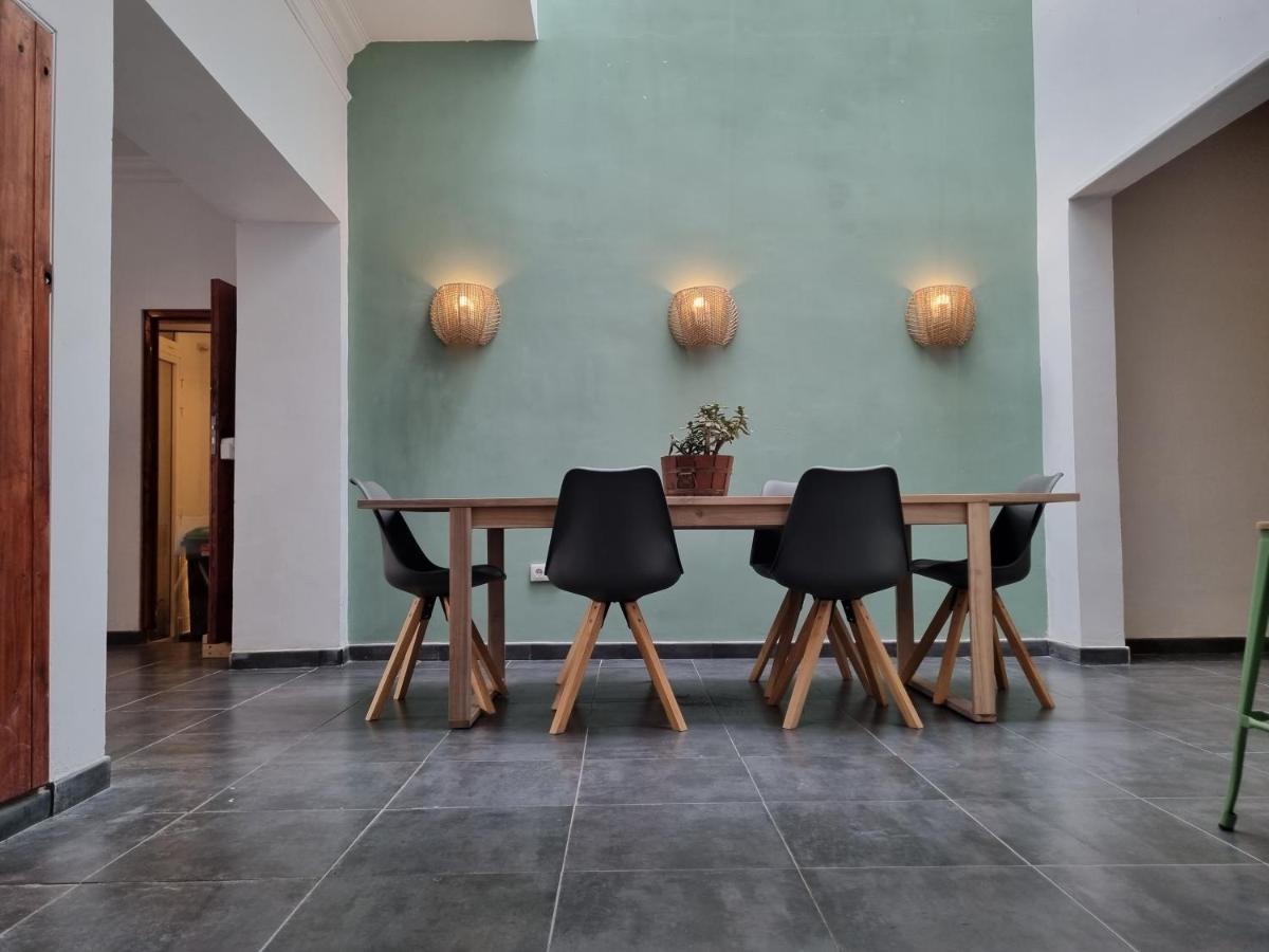 Hostal Compass House