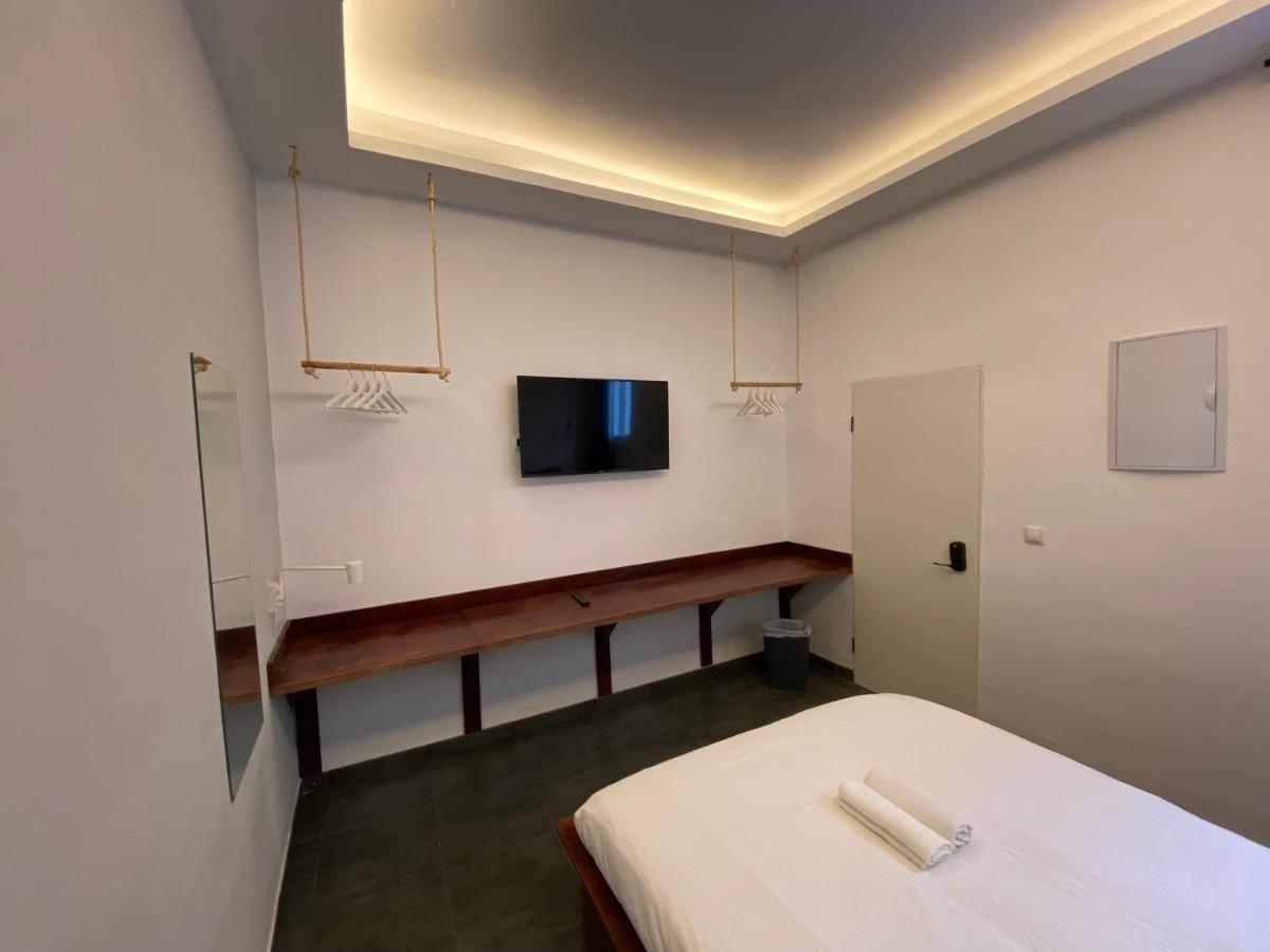 Compass House Hostel *